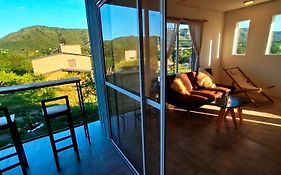 La casita de balcones